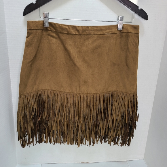 Wrangler Dresses & Skirts - Wrangler leather fringe skirt size Medium